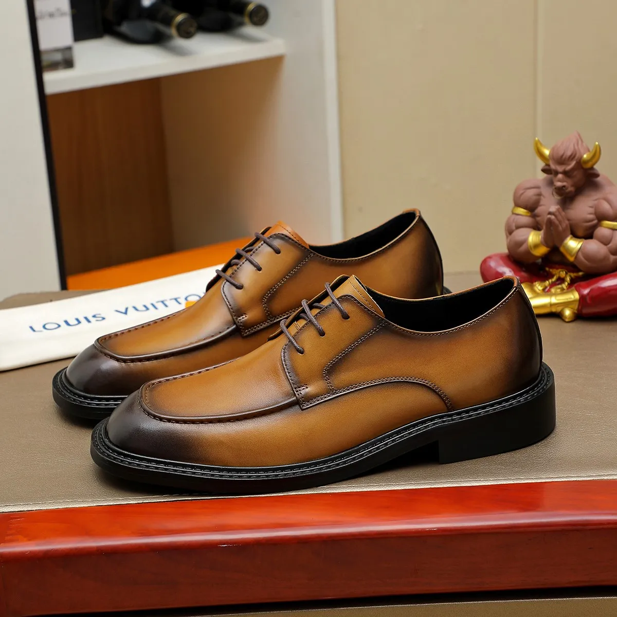 Men's shoes 💰640 💰 Louis Vuitton LV ® Autumn and Winter 🆕 models 🔛Full shoe counter First layer cowhide, 🐂Leather lined casual shoes for men, super soft outsole, essential for driving. Counter synchronization Original first layer cowhide Completely 1:1 mold customization 🌹Top version, color optional! Number: 38-45 (37.46. Customized)